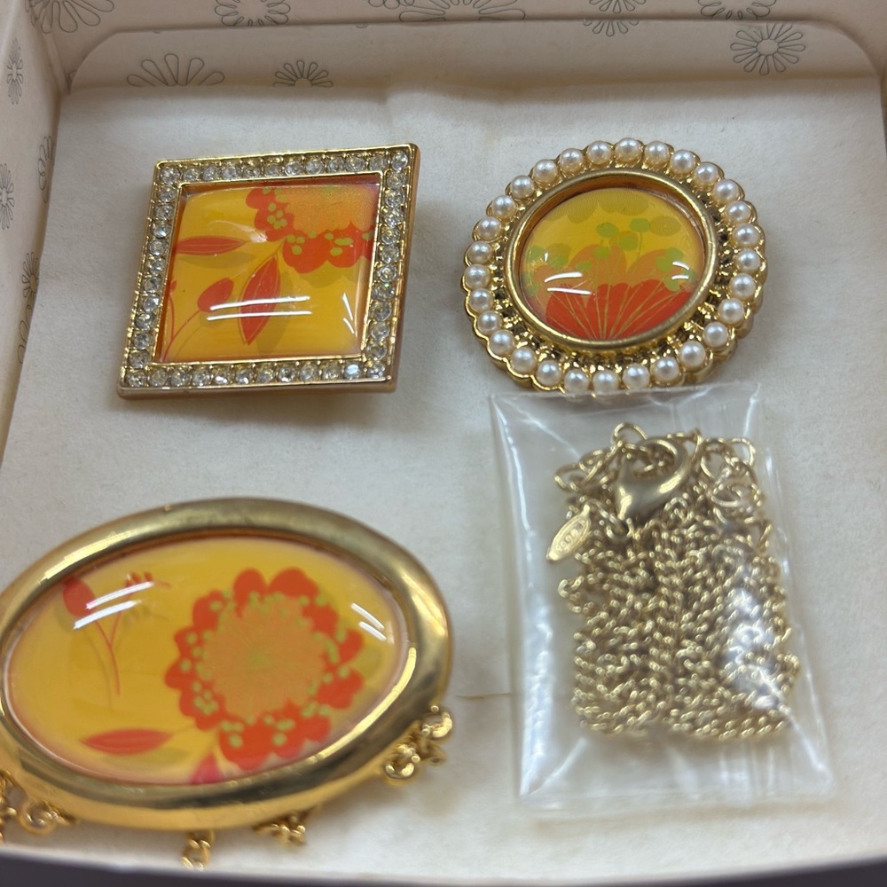 76- AVON 4 PC. Elegant Gold and Yellow Floral Brooch/Pendant Set with Chain